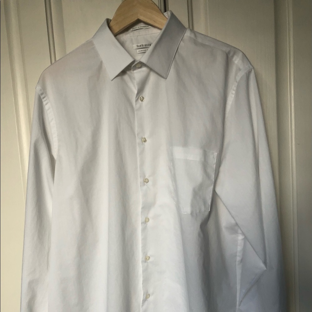 Van Heusen button up men’s dress shirt
